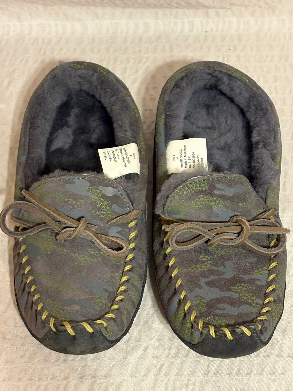 L.L. Bean Genuine Sheepskin Lined Camo Moccasin/Slippers Kids Size4 Big Boy EUC